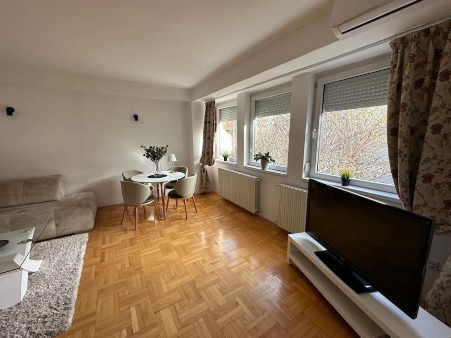 Nn Apartment Szkopje Kültér fotó