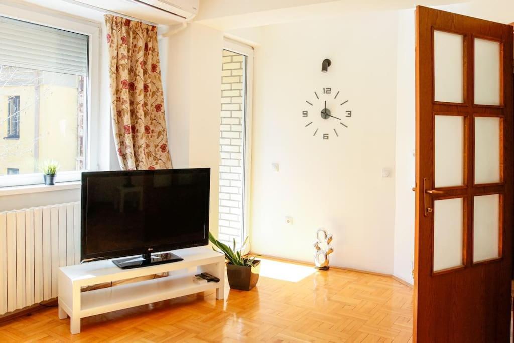 Nn Apartment Szkopje Kültér fotó